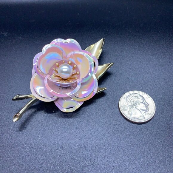 Enamel Flower Brooch Iridescent Pink With Gold-Tone Leaves Faux Pearl Center - Picture 5 of 6